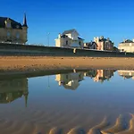 Embruns Maison Spacieuse Rénovée 5 Ch 3 Sdb Belle Terrasse Aménagée Barbecue à 250 M De La En Plein Centre D' Au Coeur Des Plages Du Débarquement, Proximité De Bayeux Сasa de vacaciones *