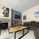 Сasa de vacaciones Embruns Maison Spacieuse Rénovée 5 Ch 3 Sdb Belle Terrasse Aménagée Barbecue à 250 M De La En Plein Centre D' Au Coeur Des Plages Du Débarquement, Proximité De Bayeux