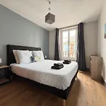 Сasa de vacaciones Embruns Maison Spacieuse Rénovée 5 Ch 3 Sdb Belle Terrasse Aménagée Barbecue à 250 M De La En Plein Centre D' Au Coeur Des Plages Du Débarquement, Proximité De Bayeux