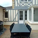 Embruns Maison Spacieuse Rénovée 5 Ch 3 Sdb Belle Terrasse Aménagée Barbecue à 250 M De La En Plein Centre D' Au Coeur Des Plages Du Débarquement, Proximité De Bayeux Сasa de vacaciones *