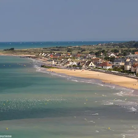 Holiday home Embruns Maison 5 Ch 3 Sdb Belle Terrasse Amenagee Barbecue 250 M De La Mer Centre Ville Arromanches Au Coeur Des Plages Du Debarquement *