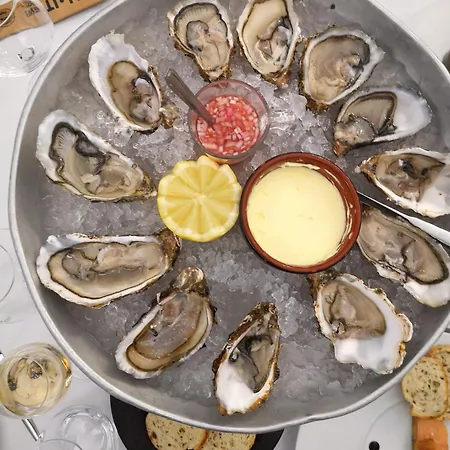 Embruns Maison Spacieuse Renovee 5 Ch 3 Sdb 2 Wc Belle Terrasse Amenagee Barbecue A 250 M De La En Plein Centre D' Au Coeur Des Plages Du Debarquement, Proximite De Bayeux Feriehus *