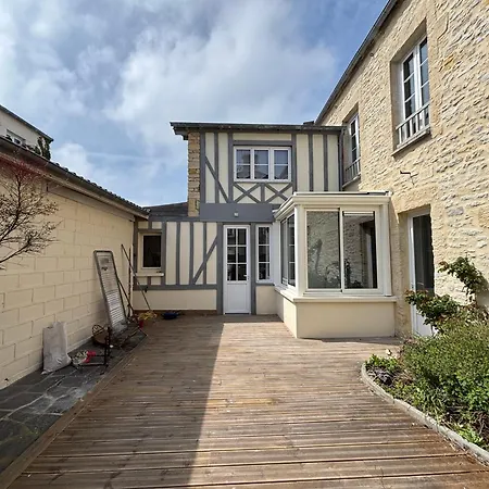 Embruns Maison 5 Ch 3 Sdb Belle Terrasse Amenagee Barbecue 250 M De La Mer Centre Ville Arromanches Au Coeur Des Plages Du Debarquement
