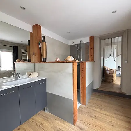 Holiday home Embruns Maison 5 Ch 3 Sdb Belle Terrasse Amenagee Barbecue 250 M De La Mer Centre Ville Arromanches Au Coeur Des Plages Du Debarquement *