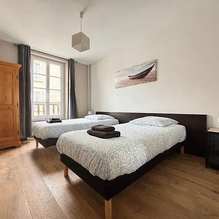 بيت للعطل Embruns Maison Spacieuse Renovee 5 Ch 3 Sdb 2 Wc Belle Terrasse Amenagee Barbecue A 250 M De La En Plein Centre D' Arromanches, Tous Commerces, Restaurants, Au Coeur Des Plages Du Debarquement, Proximite De Bayeux *