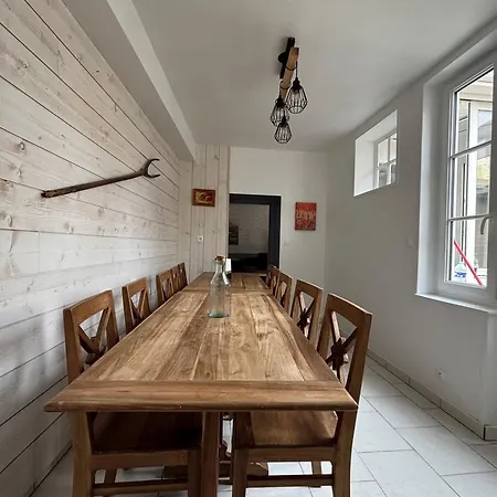 Embruns Maison 5 Ch 3 Sdb Belle Terrasse Amenagee Barbecue 250 M De La Mer Centre Ville Arromanches Au Coeur Des Plages Du Debarquement Holiday home Arromanches-les-Bains