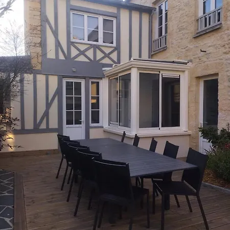 Embruns Maison Spacieuse Renovee 5 Ch 3 Sdb 2 Wc Belle Terrasse Amenagee Barbecue A 250 M De La En Plein Centre D' Arromanches, Tous Commerces, Restaurants, Au Coeur Des Plages Du Debarquement, Proximite De Bayeux
