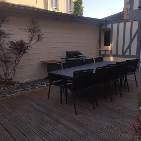 Embruns Maison 5 Ch 3 Sdb Belle Terrasse Amenagee Barbecue 250 M De La Mer Centre Ville Arromanches Au Coeur Des Plages Du Debarquement Holiday home *