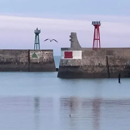 Feriehus Embruns Maison Spacieuse Renovee 5 Ch 3 Sdb 2 Wc Belle Terrasse Amenagee Barbecue A 250 M De La En Plein Centre D' Au Coeur Des Plages Du Debarquement, Proximite De Bayeux