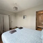 Embruns Maison Spacieuse Renovee 5 Ch 3 Sdb 2 Wc Belle Terrasse Amenagee Barbecue A 250 M De La En Plein Centre D' Au Coeur Des Plages Du Debarquement, Proximite De Bayeux Vakantiehuis