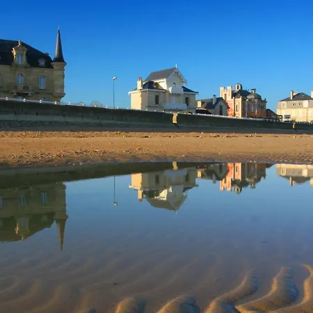 Embruns Maison Spacieuse Rénovée 5 Ch 3 Sdb 2 Wc Belle Terrasse Aménagée Barbecue à 250 M De La En Plein Centre D' Au Coeur Des Plages Du Débarquement, Proximité De Bayeux Hébergement de vacances *
