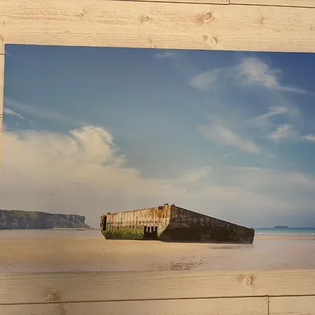 Embruns Maison Spacieuse Rénovée 5 Ch 3 Sdb 2 Wc Belle Terrasse Aménagée Barbecue à 250 M De La En Plein Centre D' Au Coeur Des Plages Du Débarquement, Proximité De Bayeux Arromanches-les-Bains