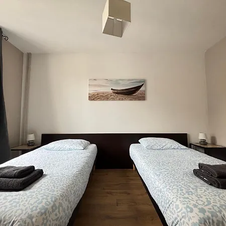 Embruns Maison Spacieuse Rénovée 5 Ch 3 Sdb Belle Terrasse Aménagée Barbecue à 250 M De La En Plein Centre D' Au Coeur Des Plages Du Débarquement, Proximité De Bayeux *