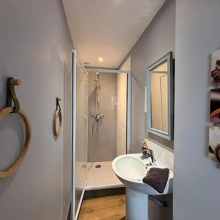 Casa vacanze Embruns Maison Spacieuse Rénovée 5 Ch 3 Sdb Belle Terrasse Aménagée Barbecue à 250 M De La En Plein Centre D' Au Coeur Des Plages Du Débarquement, Proximité De Bayeux *