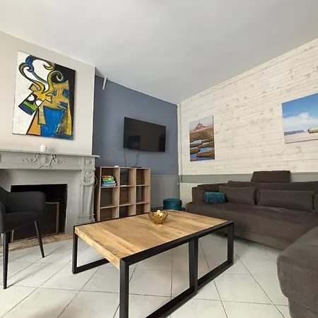 Casa vacanze Embruns Maison Spacieuse Rénovée 5 Ch 3 Sdb Belle Terrasse Aménagée Barbecue à 250 M De La En Plein Centre D' Au Coeur Des Plages Du Débarquement, Proximité De Bayeux