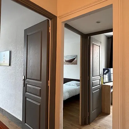 Casa vacanze Embruns Maison Spacieuse Rénovée 5 Ch 3 Sdb Belle Terrasse Aménagée Barbecue à 250 M De La En Plein Centre D' Au Coeur Des Plages Du Débarquement, Proximité De Bayeux