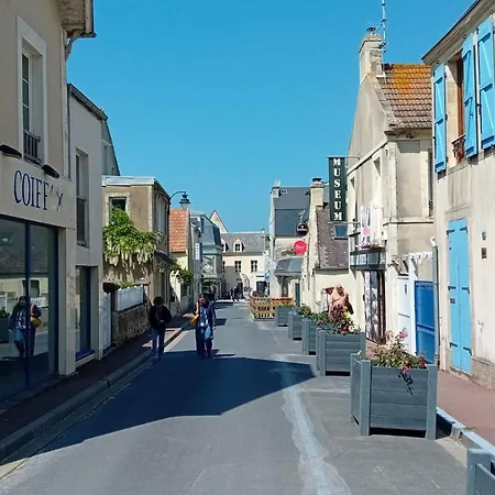 펜션 Embruns Maison Spacieuse Renovee 5 Ch 3 Sdb 2 Wc Belle Terrasse Amenagee Barbecue A 250 M De La En Plein Centre D' Arromanches, Tous Commerces, Restaurants, Au Coeur Des Plages Du Debarquement, Proximite De Bayeux *