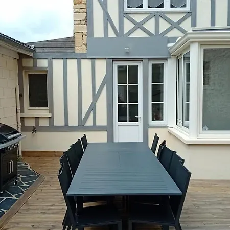 Embruns Maison Spacieuse Rénovée 5 Ch 3 Sdb 2 Wc Belle Terrasse Aménagée Barbecue à 250 M De La En Plein Centre D' Au Coeur Des Plages Du Débarquement, Proximité De Bayeux Hébergement de vacances *