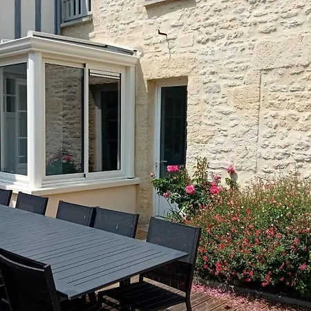 Embruns Maison Spacieuse Renovee 5 Ch 3 Sdb 2 Wc Belle Terrasse Amenagee Barbecue A 250 M De La En Plein Centre D' Arromanches, Tous Commerces, Restaurants, Au Coeur Des Plages Du Debarquement, Proximite De Bayeux