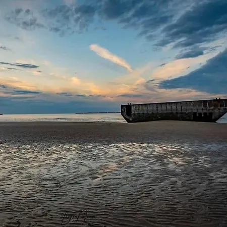 Embruns Maison Spacieuse Renovee 5 Ch 3 Sdb 2 Wc Belle Terrasse Amenagee Barbecue A 250 M De La En Plein Centre D' Au Coeur Des Plages Du Debarquement, Proximite De Bayeux *