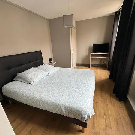 Embruns Maison Spacieuse Renovee 5 Ch 3 Sdb 2 Wc Belle Terrasse Amenagee Barbecue A 250 M De La En Plein Centre D' Au Coeur Des Plages Du Debarquement, Proximite De Bayeux Vakantiehuis