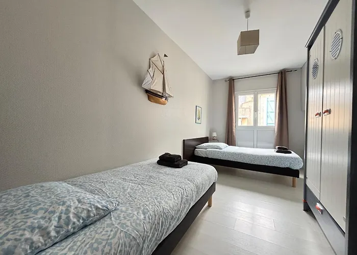 Embruns Maison Spacieuse Renovee 5 Ch 3 Sdb 2 Wc Belle Terrasse Amenagee Barbecue A 250 M De La En Plein Centre D' Au Coeur Des Plages Du Debarquement, Proximite De Bayeux Dom wakacyjny *