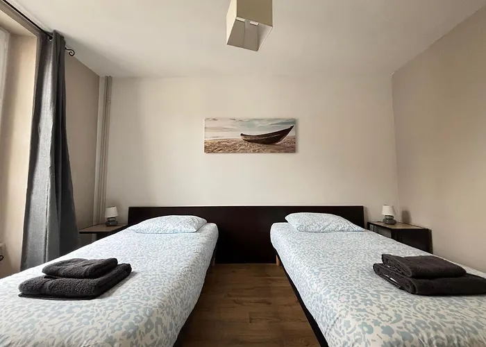 Embruns Maison Spacieuse Renovee 5 Ch 3 Sdb 2 Wc Belle Terrasse Amenagee Barbecue A 250 M De La En Plein Centre D' Au Coeur Des Plages Du Debarquement, Proximite De Bayeux *