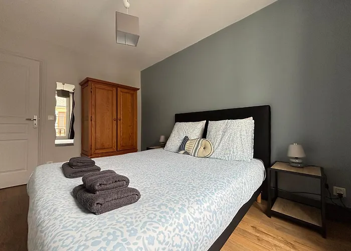 Embruns Maison Spacieuse Renovee 5 Ch 3 Sdb 2 Wc Belle Terrasse Amenagee Barbecue A 250 M De La En Plein Centre D' Au Coeur Des Plages Du Debarquement, Proximite De Bayeux * Arromanches-les-Bains