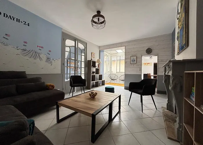 Embruns Maison Spacieuse Renovee 5 Ch 3 Sdb 2 Wc Belle Terrasse Amenagee Barbecue A 250 M De La En Plein Centre D' Au Coeur Des Plages Du Debarquement, Proximite De Bayeux 펜션 *