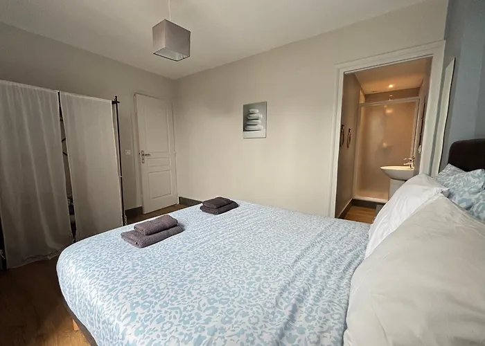 펜션 Embruns Maison Spacieuse Renovee 5 Ch 3 Sdb 2 Wc Belle Terrasse Amenagee Barbecue A 250 M De La En Plein Centre D' Au Coeur Des Plages Du Debarquement, Proximite De Bayeux 아로만체스레방