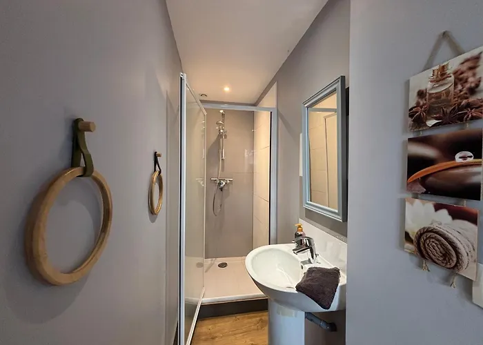 펜션 Embruns Maison Spacieuse Renovee 5 Ch 3 Sdb 2 Wc Belle Terrasse Amenagee Barbecue A 250 M De La En Plein Centre D' Au Coeur Des Plages Du Debarquement, Proximite De Bayeux *