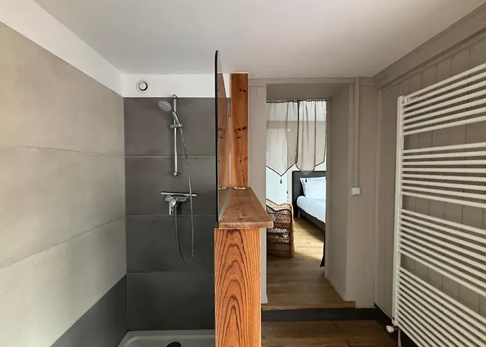 Embruns Maison Spacieuse Renovee 5 Ch 3 Sdb 2 Wc Belle Terrasse Amenagee Barbecue A 250 M De La En Plein Centre D' Au Coeur Des Plages Du Debarquement, Proximite De Bayeux *