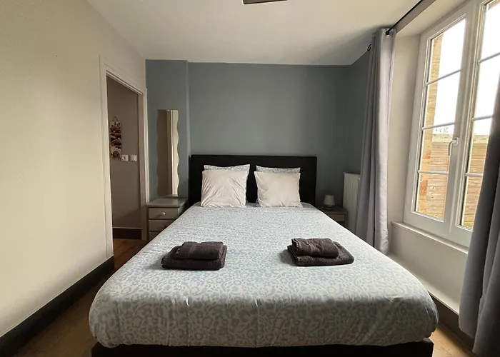 Embruns Maison Spacieuse Renovee 5 Ch 3 Sdb 2 Wc Belle Terrasse Amenagee Barbecue A 250 M De La En Plein Centre D' Au Coeur Des Plages Du Debarquement, Proximite De Bayeux