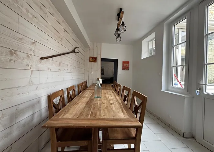 Embruns Maison Spacieuse Renovee 5 Ch 3 Sdb 2 Wc Belle Terrasse Amenagee Barbecue A 250 M De La En Plein Centre D' Au Coeur Des Plages Du Debarquement, Proximite De Bayeux Dom wakacyjny Arromanches-les-Bains