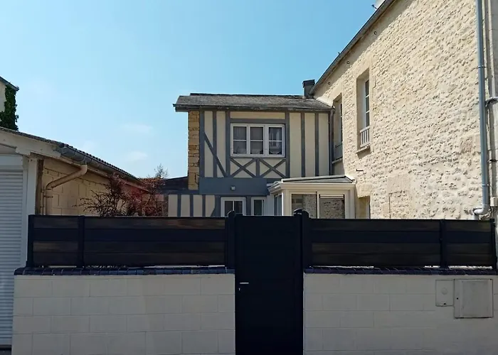 펜션 Embruns Maison Spacieuse Renovee 5 Ch 3 Sdb 2 Wc Belle Terrasse Amenagee Barbecue A 250 M De La En Plein Centre D' Au Coeur Des Plages Du Debarquement, Proximite De Bayeux *