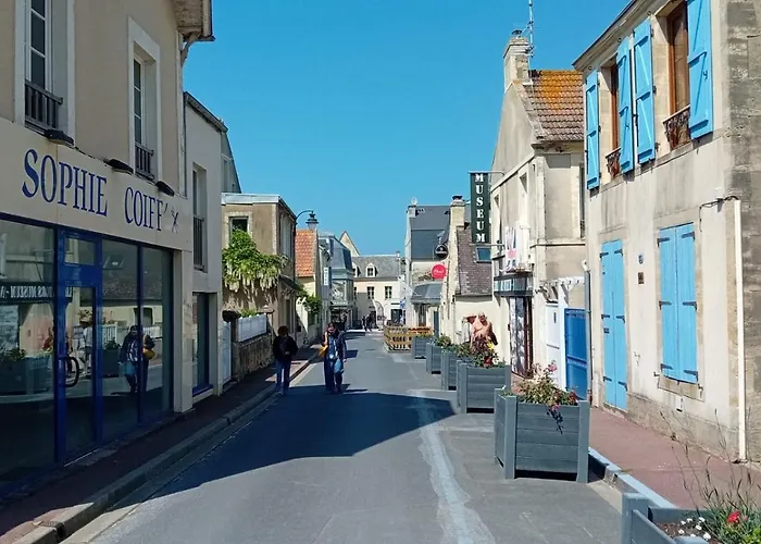 펜션 Embruns Maison Spacieuse Renovee 5 Ch 3 Sdb 2 Wc Belle Terrasse Amenagee Barbecue A 250 M De La En Plein Centre D' Au Coeur Des Plages Du Debarquement, Proximite De Bayeux *