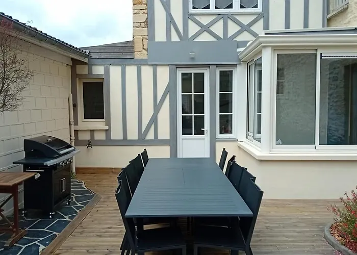 Embruns Maison Spacieuse Renovee 5 Ch 3 Sdb 2 Wc Belle Terrasse Amenagee Barbecue A 250 M De La En Plein Centre D' Au Coeur Des Plages Du Debarquement, Proximite De Bayeux Dom wakacyjny *