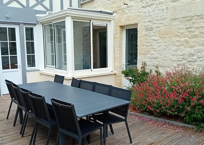 Embruns Maison Spacieuse Renovee 5 Ch 3 Sdb 2 Wc Belle Terrasse Amenagee Barbecue A 250 M De La En Plein Centre D' Au Coeur Des Plages Du Debarquement, Proximite De Bayeux 아로만체스레방