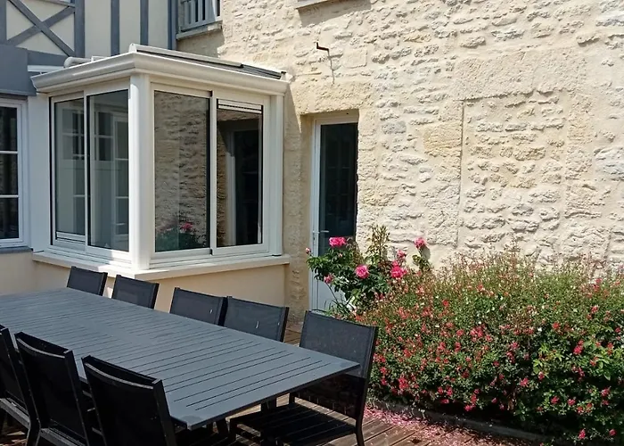 Embruns Maison Spacieuse Renovee 5 Ch 3 Sdb 2 Wc Belle Terrasse Amenagee Barbecue A 250 M De La En Plein Centre D' Au Coeur Des Plages Du Debarquement, Proximite De Bayeux