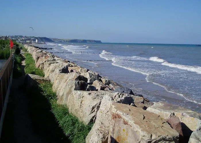 Embruns Maison Spacieuse Renovee 5 Ch 3 Sdb 2 Wc Belle Terrasse Amenagee Barbecue A 250 M De La En Plein Centre D' Au Coeur Des Plages Du Debarquement, Proximite De Bayeux