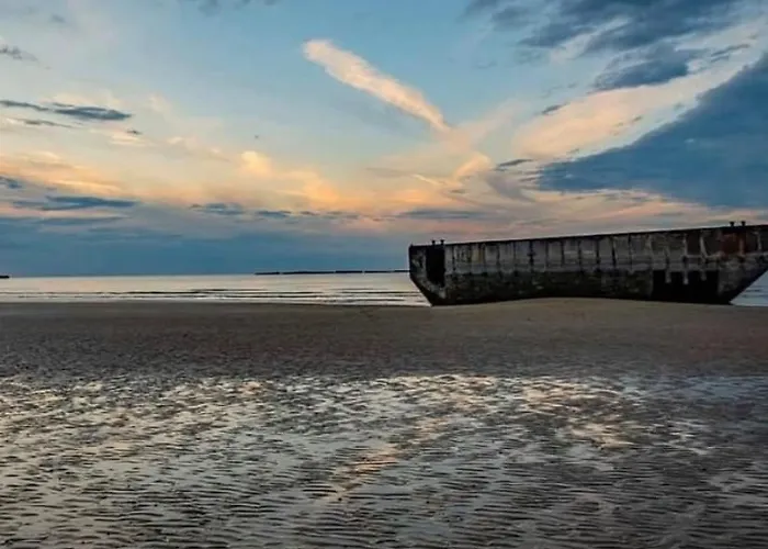 Embruns Maison Spacieuse Renovee 5 Ch 3 Sdb 2 Wc Belle Terrasse Amenagee Barbecue A 250 M De La En Plein Centre D' Au Coeur Des Plages Du Debarquement, Proximite De Bayeux *